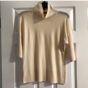 Brioni ivory SS turtleneck in medium